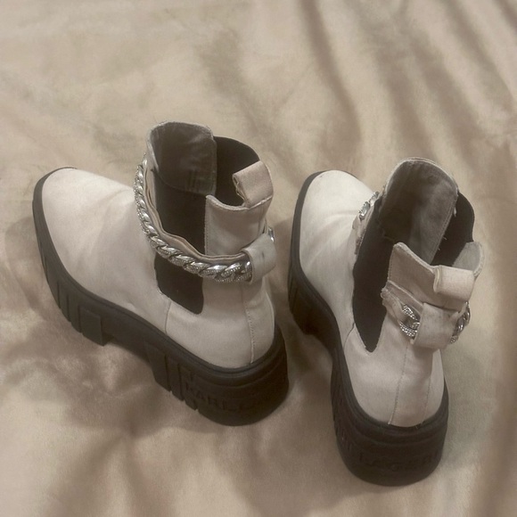 Karl Lagerfeld Paris Suede Chelsea Boots – Chain Ankle Detail, Lug Sole | 7–7.5 - Picture 4 of 16